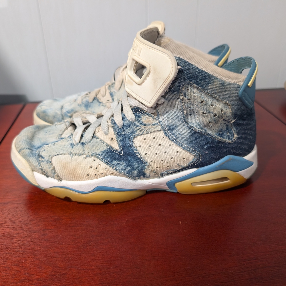 Nike Blue and Cream Athletic Shoes